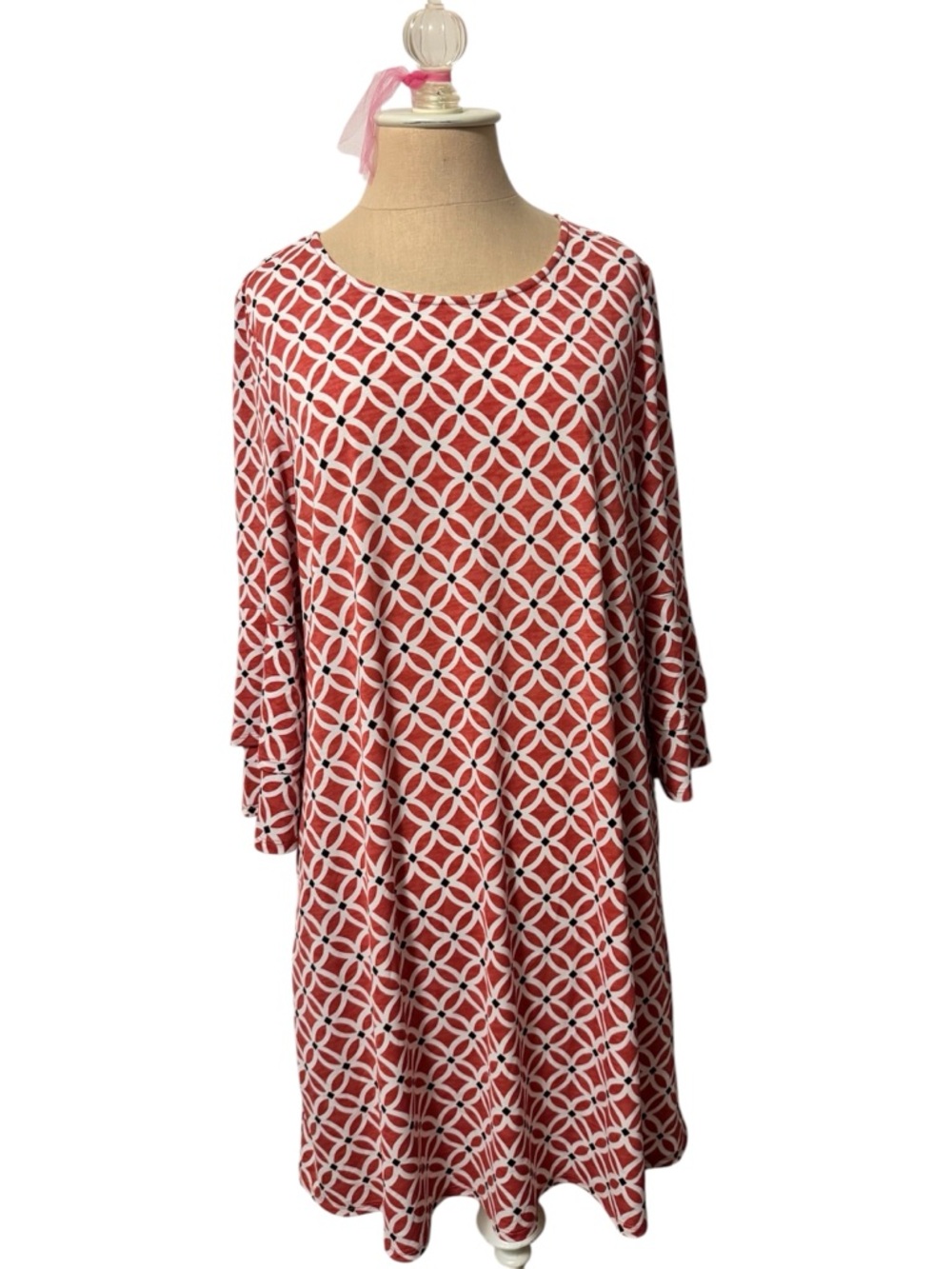 Paisley Grace Geometric Print Swing Dress in Coral and White Size M